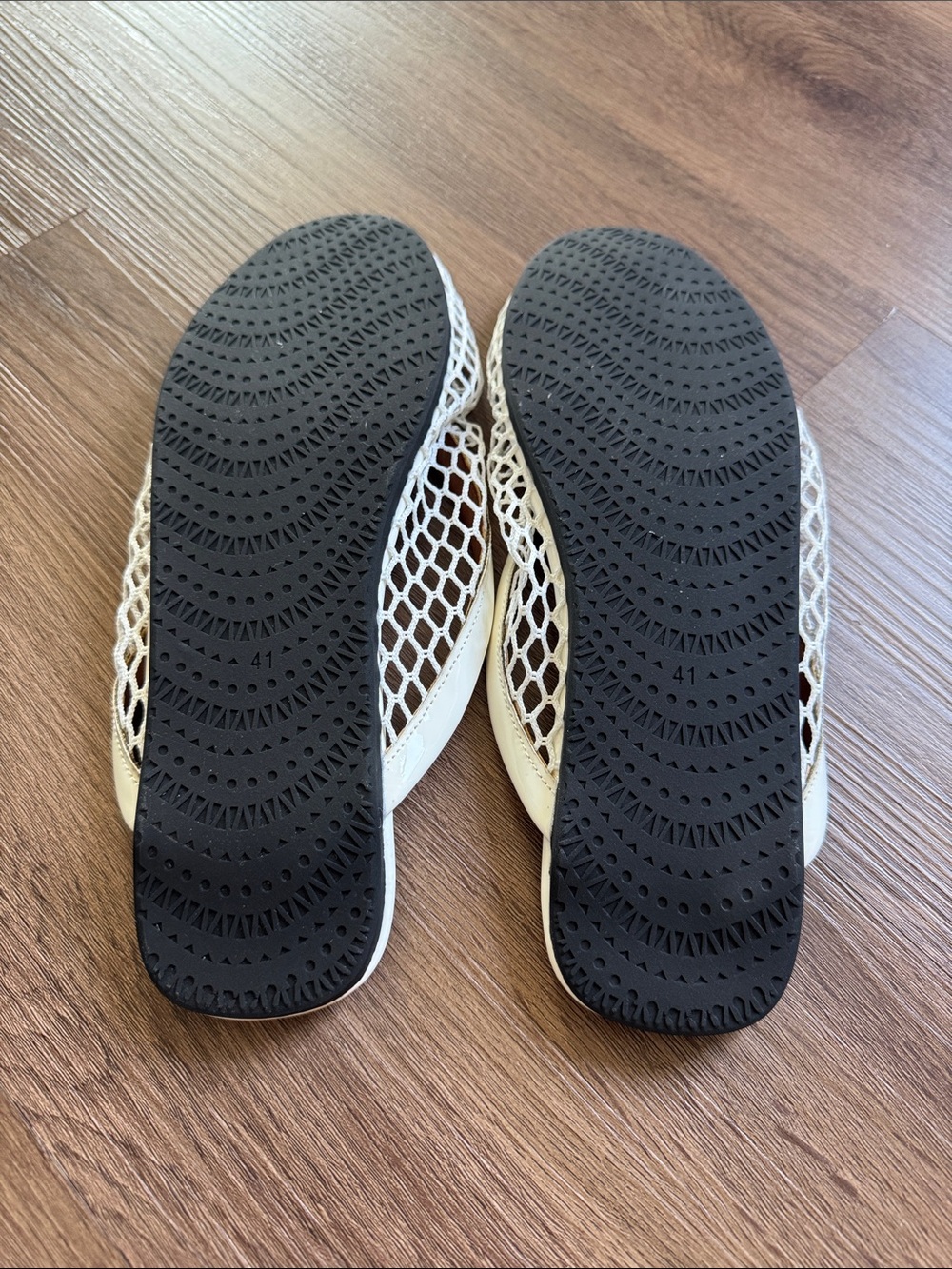 Trendy White Woven Mesh Slide Flat Sandals Size 9 or 41 - Picture 4 of 6
